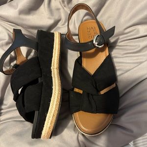 NBW black Naturalizer Sandals in black